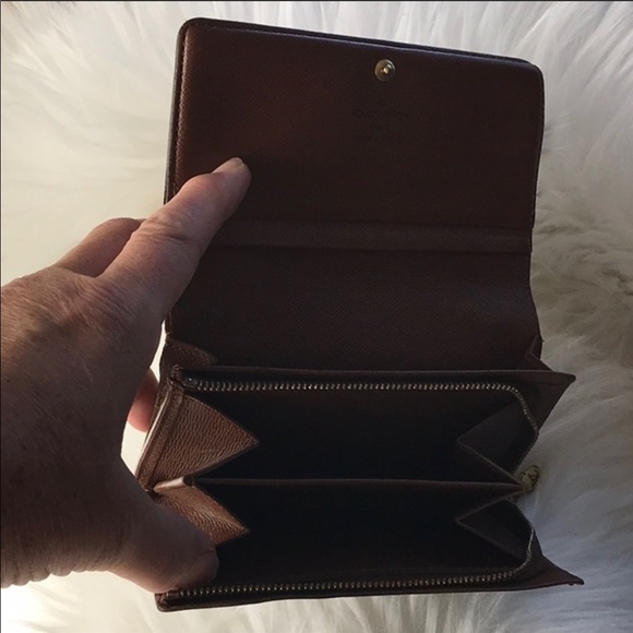 AUTHENTIC LOUIS VUITTON MONOGRAM WALLET. - Picture 4 of 8